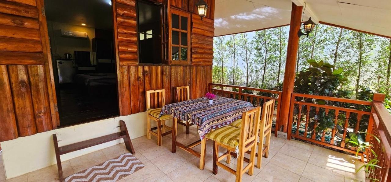 Homdoiintr Farmstay ฮ่อมดอยอินทร์ ฟาร์มสเตย์ Ban Huai Kaeo Exteriör bild