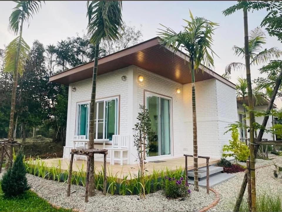 Homdoiintr Farmstay ฮ่อมดอยอินทร์ ฟาร์มสเตย์ Ban Huai Kaeo Exteriör bild